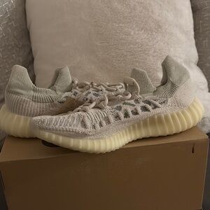Adidas Yeezy Boost 350 V2 Sneakers